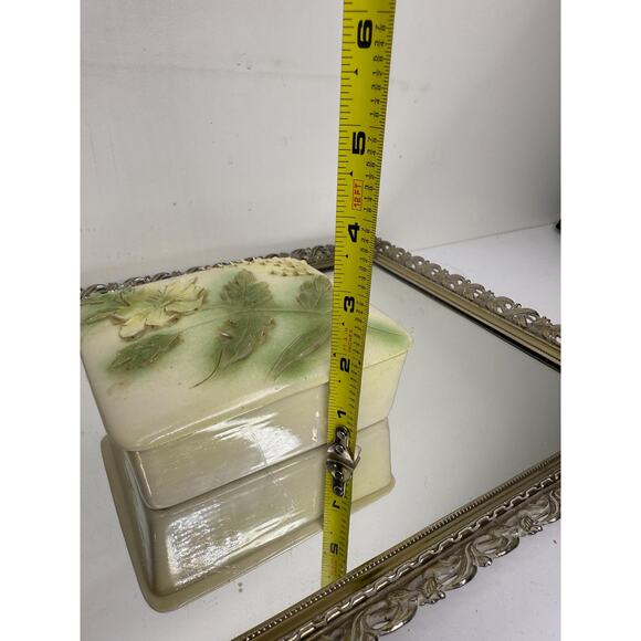 Beautiful Vintage Cream and Green Ceramic Dresser Box Raised Floral Decoration - Picture 8 of 10